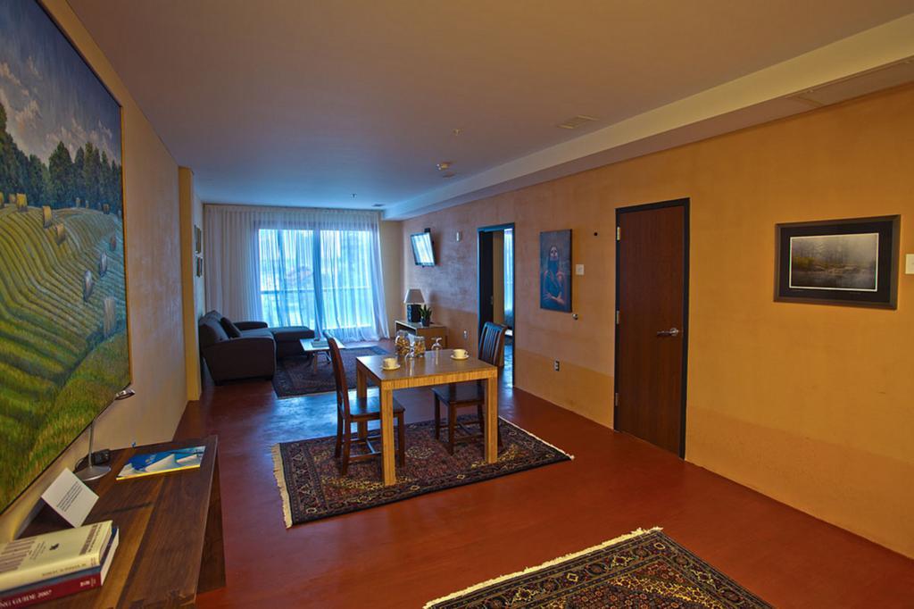 Inn At The Black Olive Baltimore Chambre photo