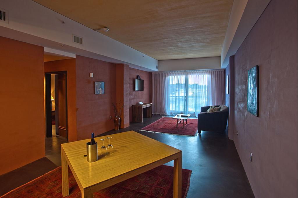 Inn At The Black Olive Baltimore Chambre photo